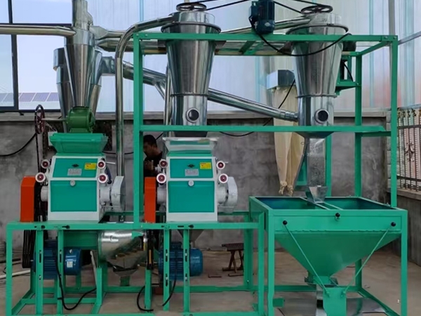 在當今的糧食加工行業(yè)中，成套50噸面粉機械生產(chǎn)線自動化的特點，成為了眾多面粉加工企業(yè)的設備，頗受用戶青睞。